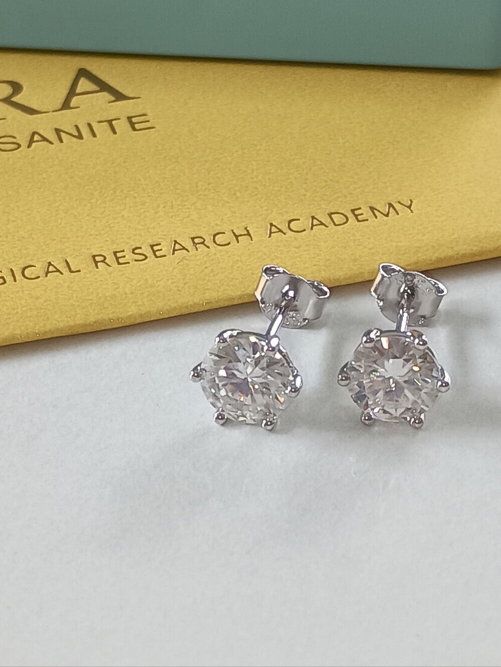 2CT Moissanite Prong Studs Earrings Real 925 Silver 18k G/P GRA Certificate - Picture 6 of 6